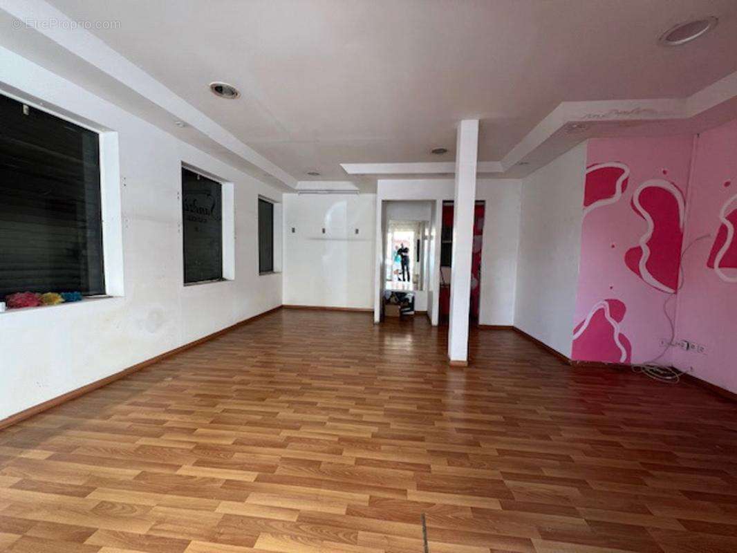 Immeuble a vendre a fort de france : local + t2 - photo 13