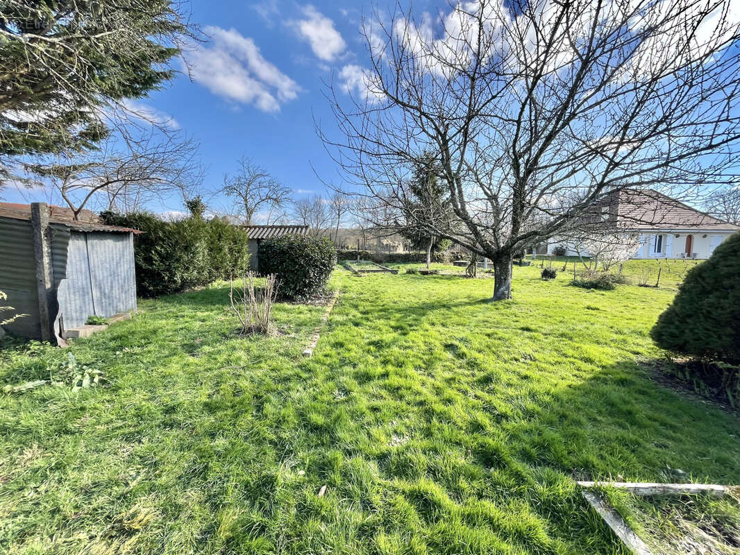 Terrain à SAINT-GENCE