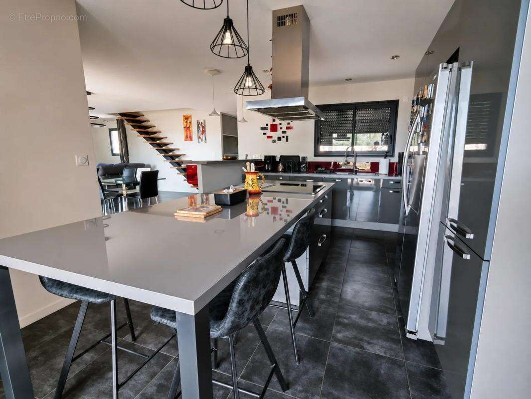 Maison contemporaine de 5 pièces de 176 m² à Montélimar - photo 11