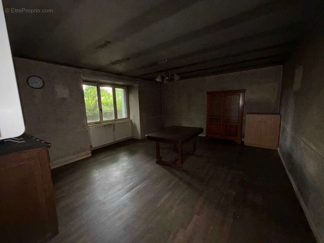 Grande ferme villageoise double indépendante à rénover – deux maisons, nombreuses dépendances, presque 1 hectare - photo 5