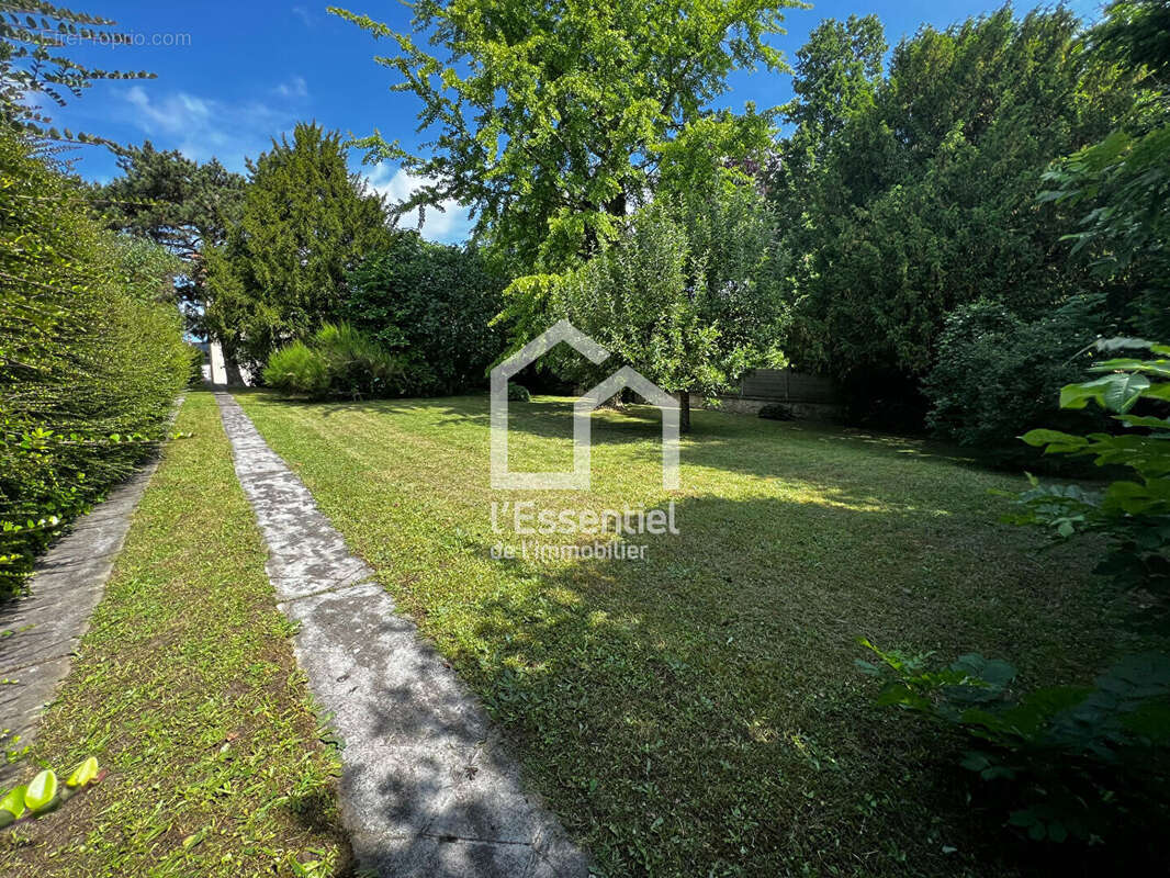 Maison à VERNEUIL-SUR-SEINE