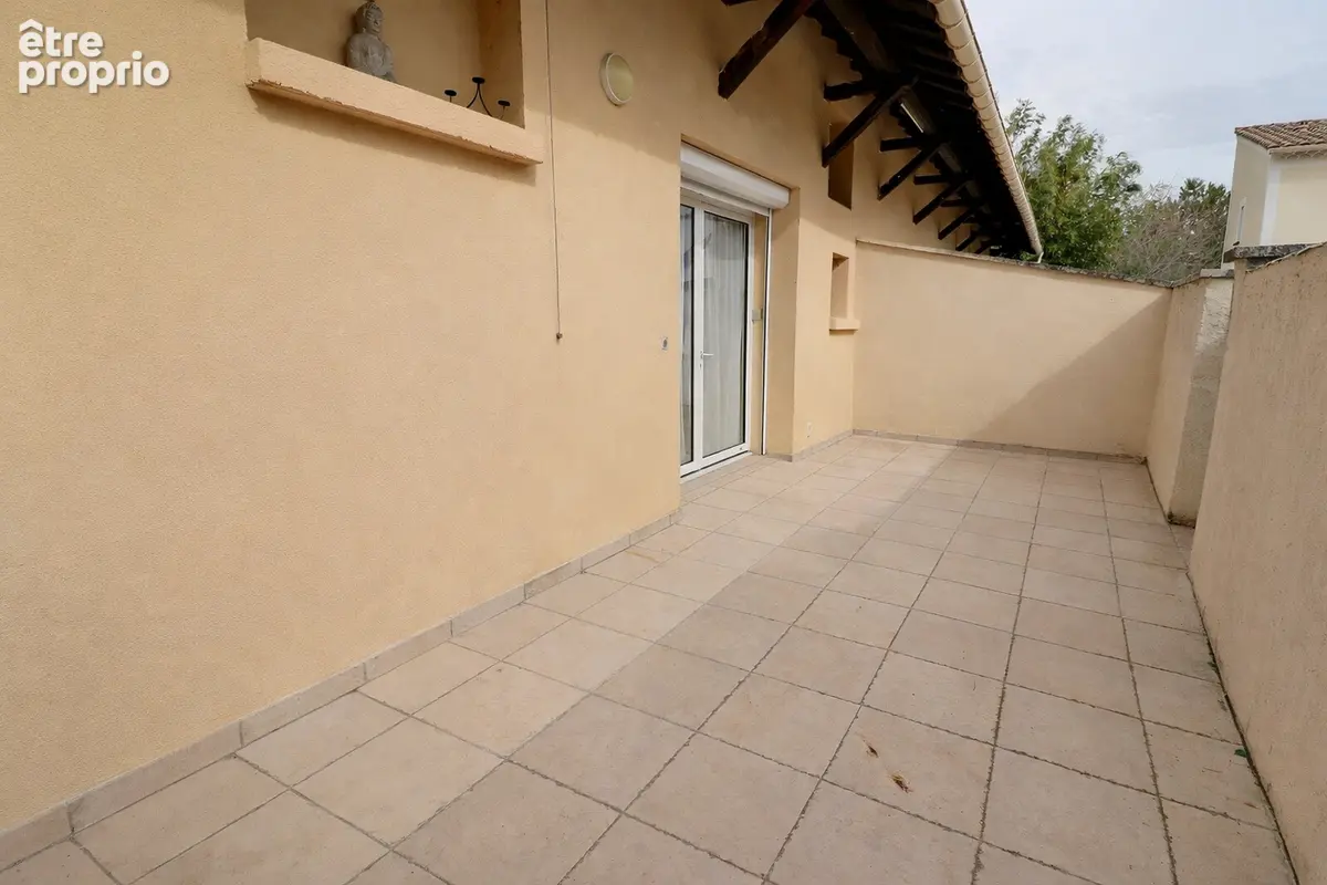 Appartement à ENTRAIGUES-SUR-LA-SORGUE