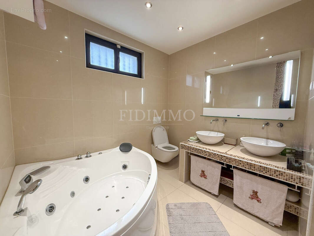 Maison à CHENNEVIERES-SUR-MARNE