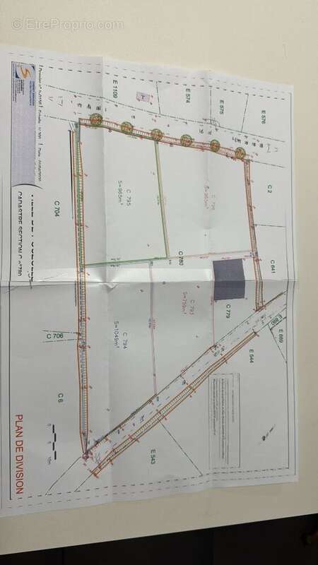 Terrain à POUZOLLES