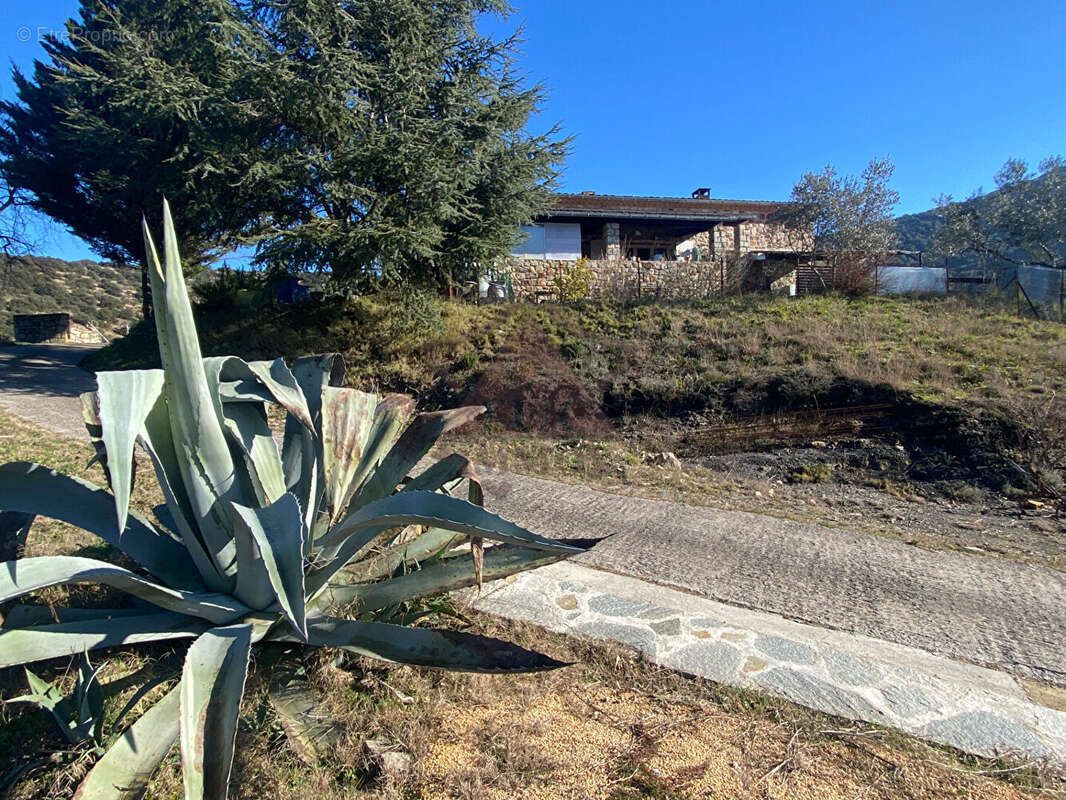 Maison à SAINT-BRES