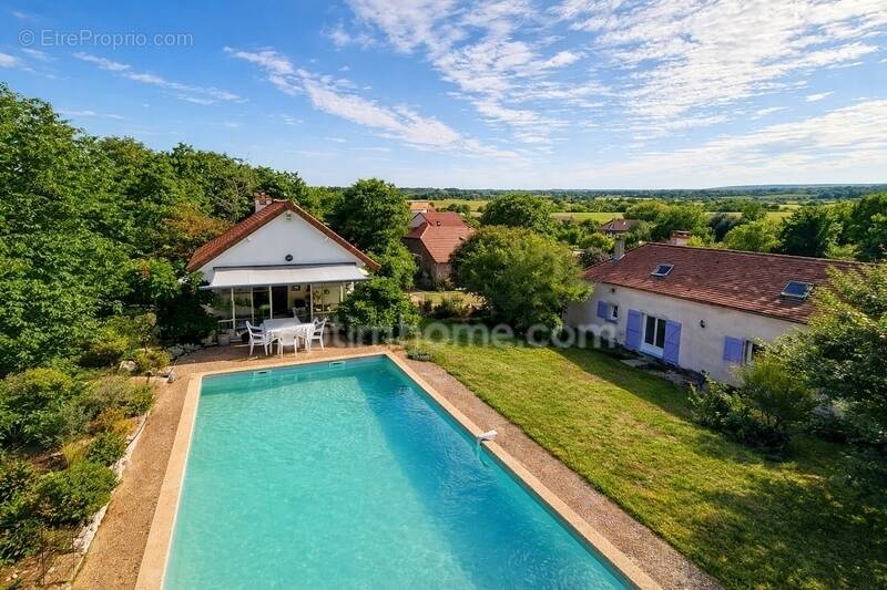 Maison à ESPINASSE-VOZELLE