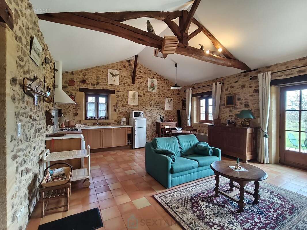 Proche Monpazier, propriété de caractère avec 3 habitations, dépendances et piscine sur 5,3 hectares de terrain - photo 5