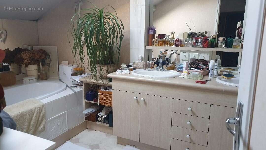 Maison à SAINT-LEONARD-DE-NOBLAT