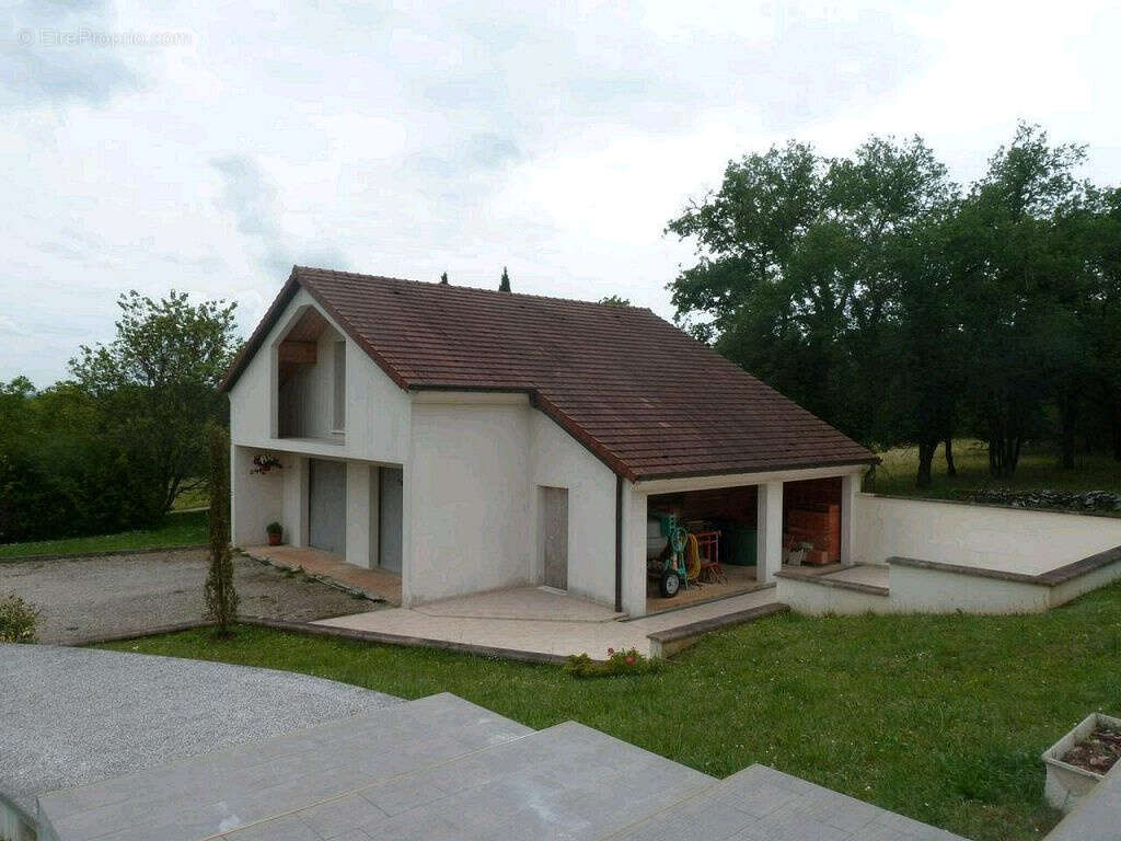 Maison à MONTGESTY