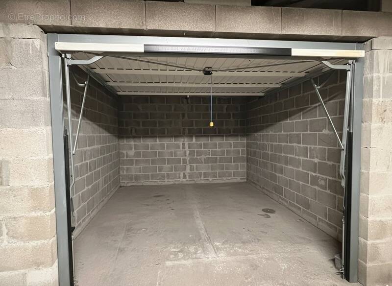 Parking à BALARUC-LES-BAINS