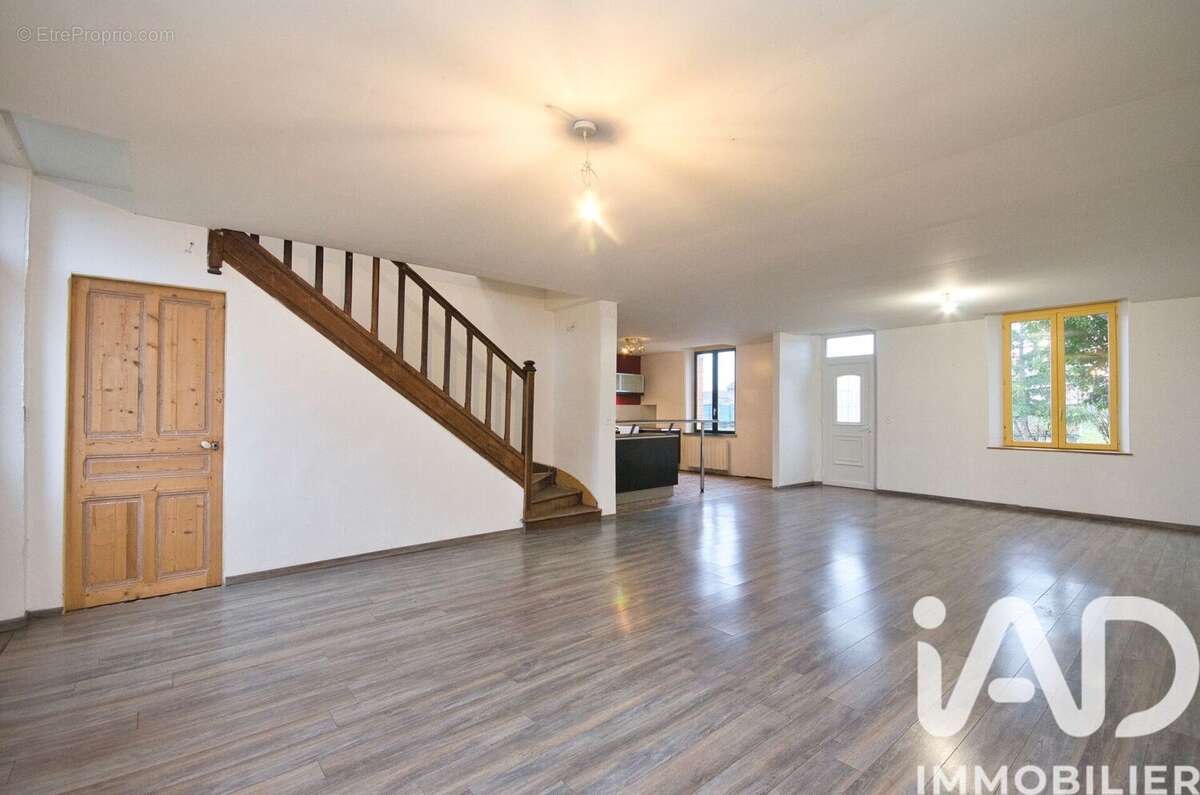 Maison 212 m² à Cernay-En-Dormois  - photo 2