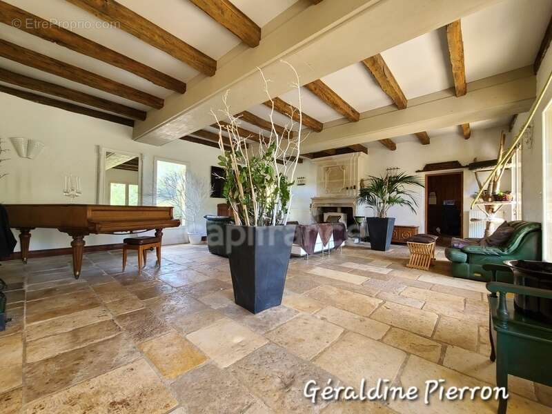Maison à SAINT-BONNET-SUR-GIRONDE