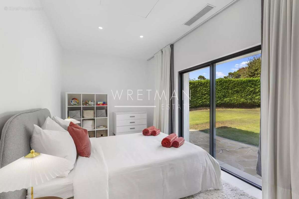 Maison à ROQUEFORT-LES-PINS