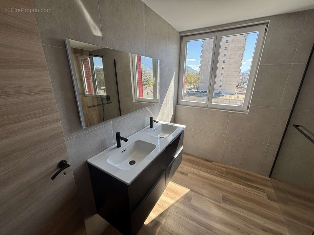 Appartement à ECHIROLLES