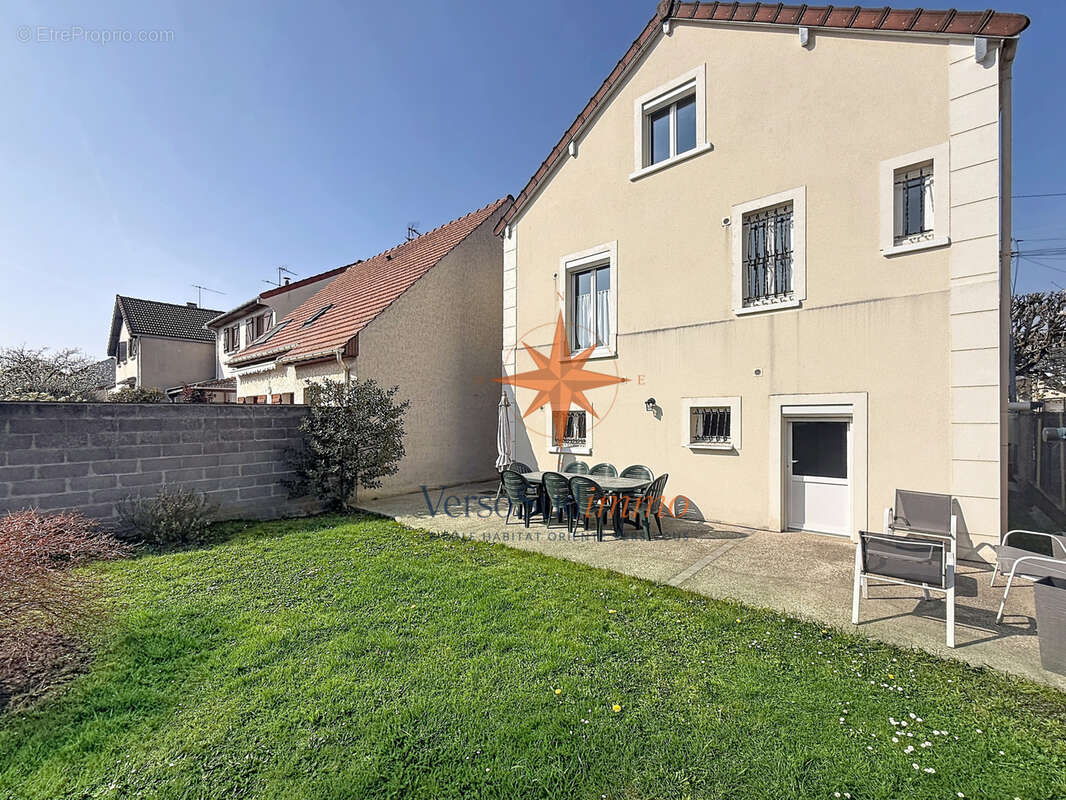 Maison à CHAMPS-SUR-MARNE