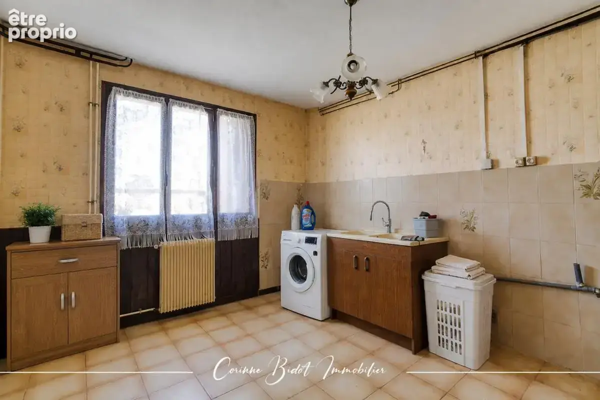 Maison 191 m² à Saint-Pierre-De-Chandieu  - photo 12