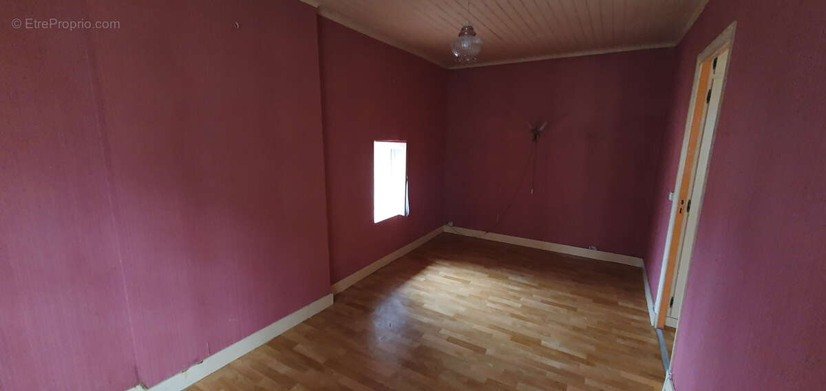 Maison à SAINT-MEME-LES-CARRIERES