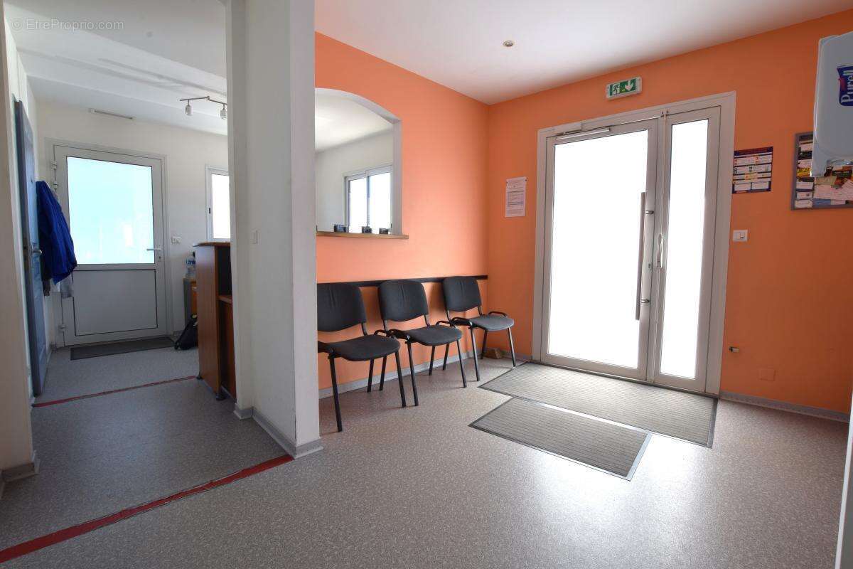 Local commercial Andilly 263 m² - 3 lots - plain pied - normes PMR - photo 7