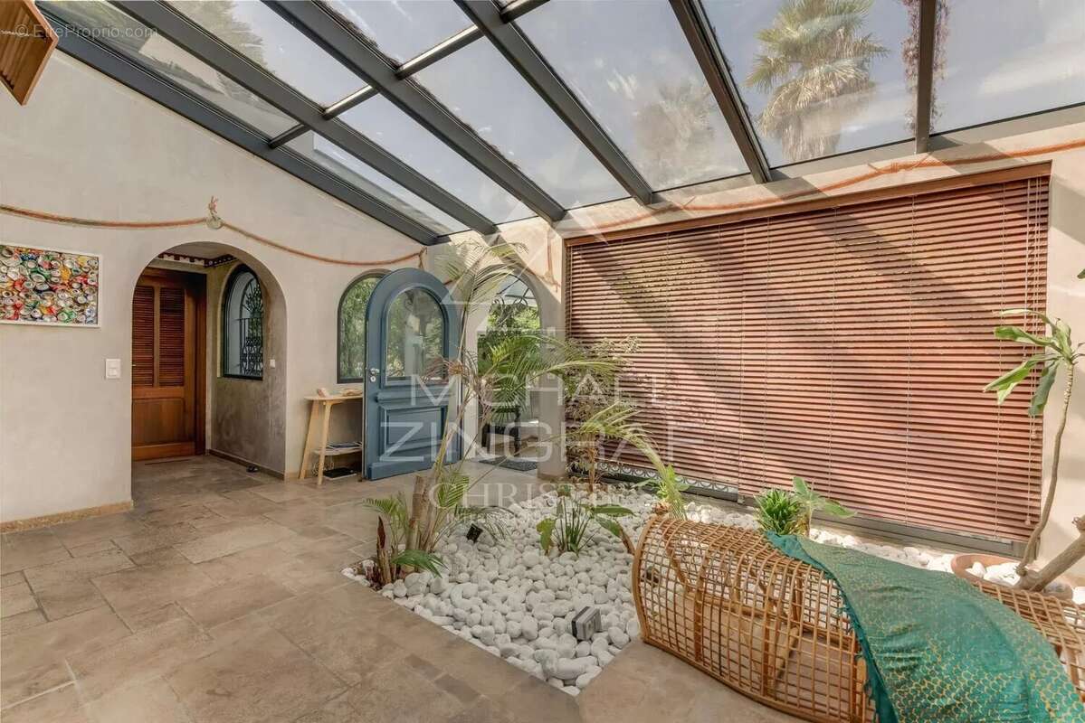 Villa pieds dans l'eau à Sainte-Maxime - photo 9