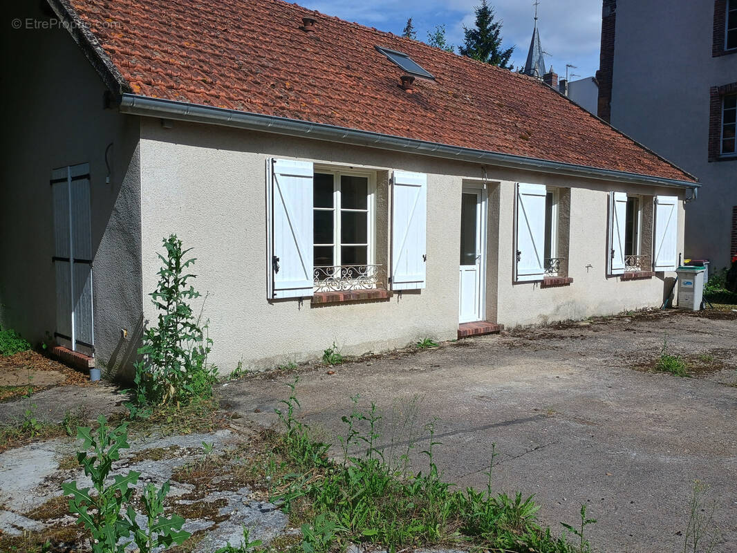 Maison à AILLANT-SUR-THOLON