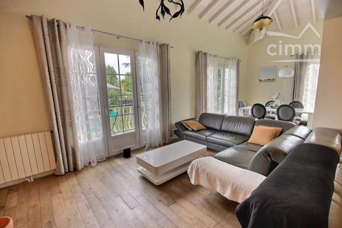 Maison à ROCHE-LA-MOLIERE