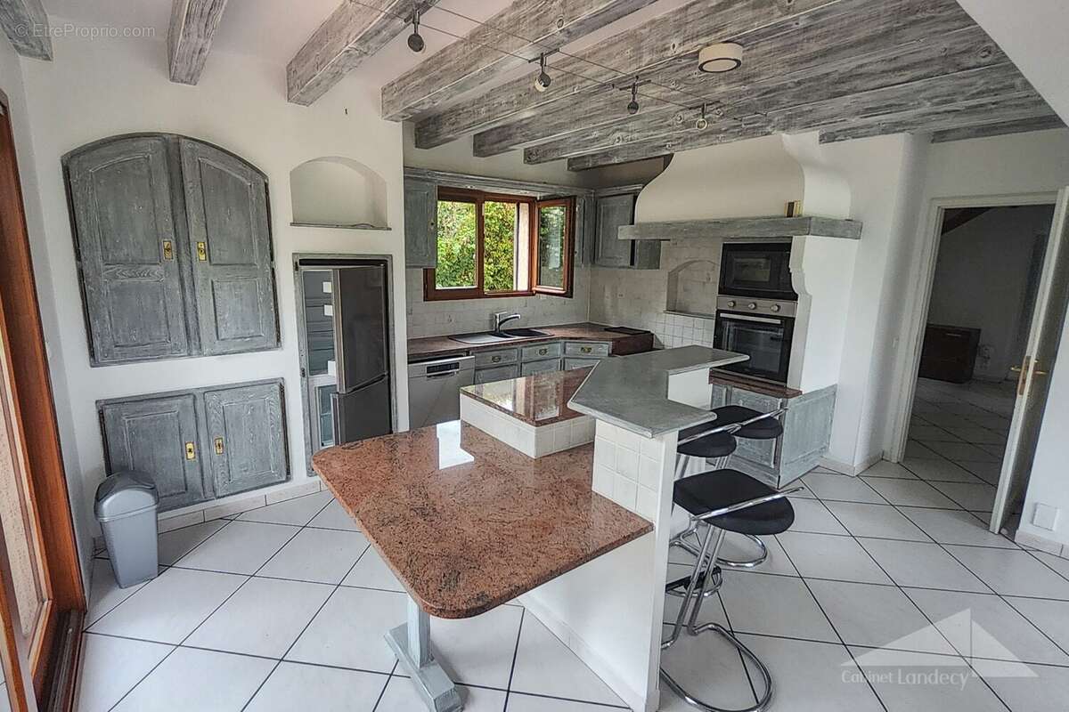 Maison à PREVESSIN-MOENS