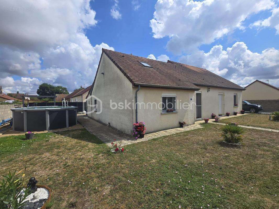 Maison à CERCY-LA-TOUR
