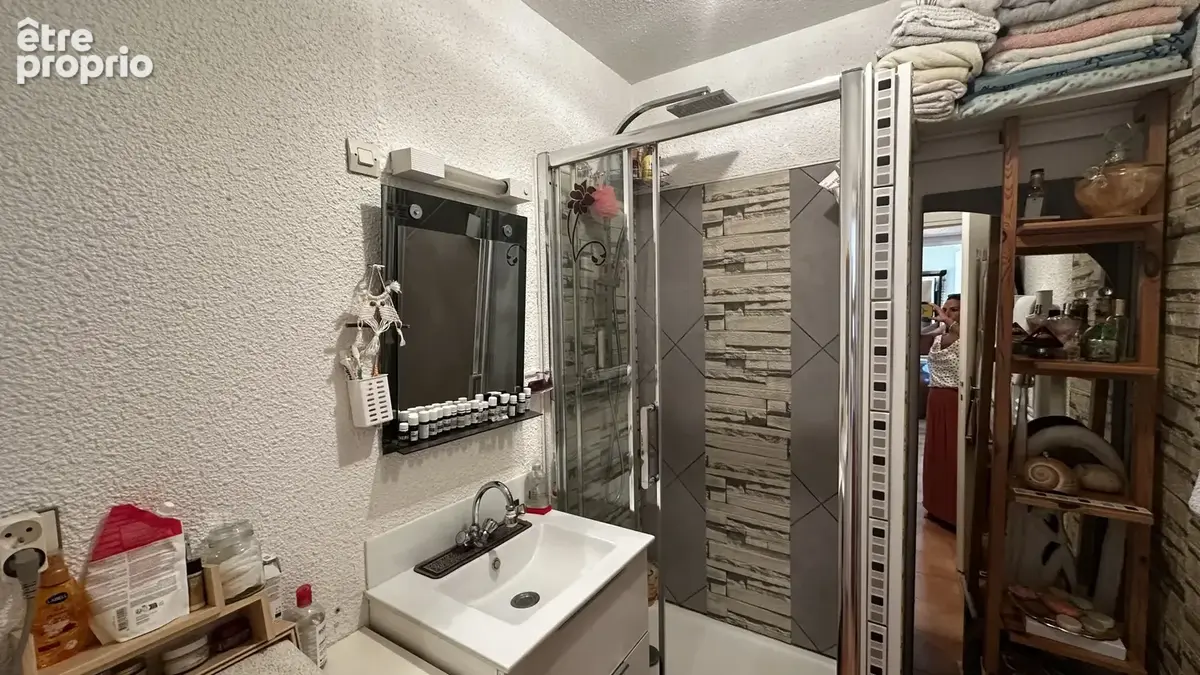 Appartement de type T2 à  Bormes les Mimosas à vendre avec une place de parking. - photo 6