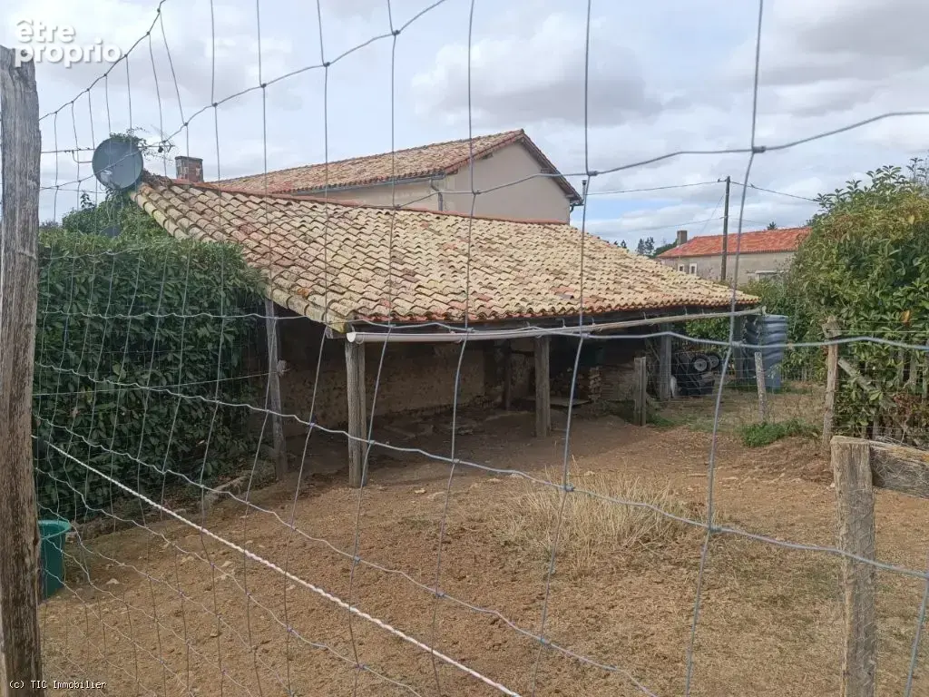 Très Belle Maison Ancienne de 3 Chambres avec Piscine et Terrain de Plus d'Un Hectare - photo 38