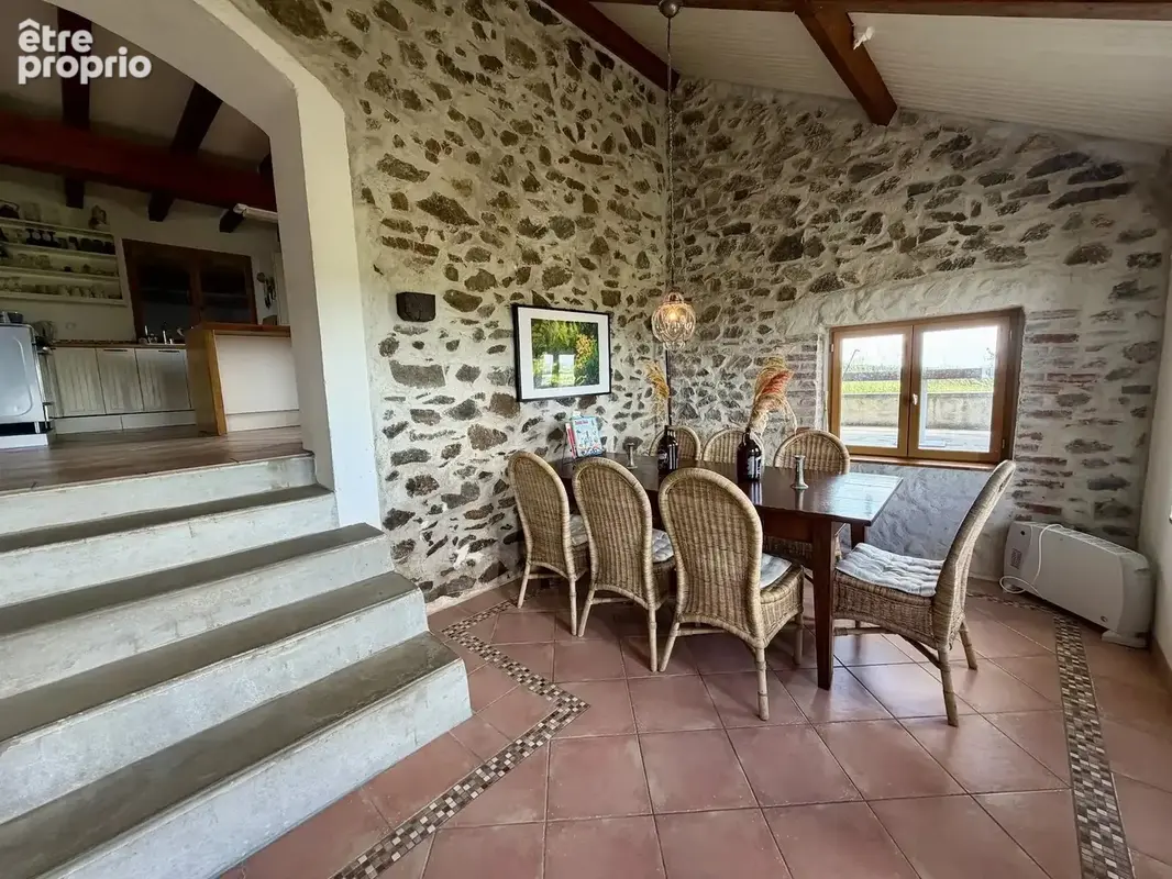 Grand ensemble, entièrement isolé avec 1,4 hectare à vendre près de Remilly - photo 12