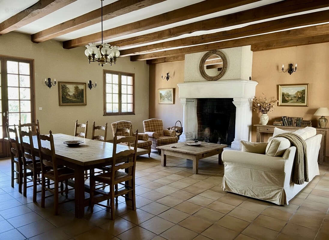 Maison à SAULIAC-SUR-CELE