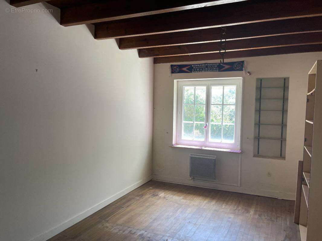 Maison à CLUSSAIS-LA-POMMERAIE