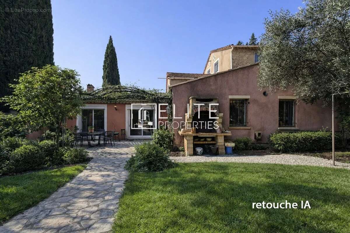 Grasse : Maison de Maître avec Potentiel Constructible Majeur ! - photo 38