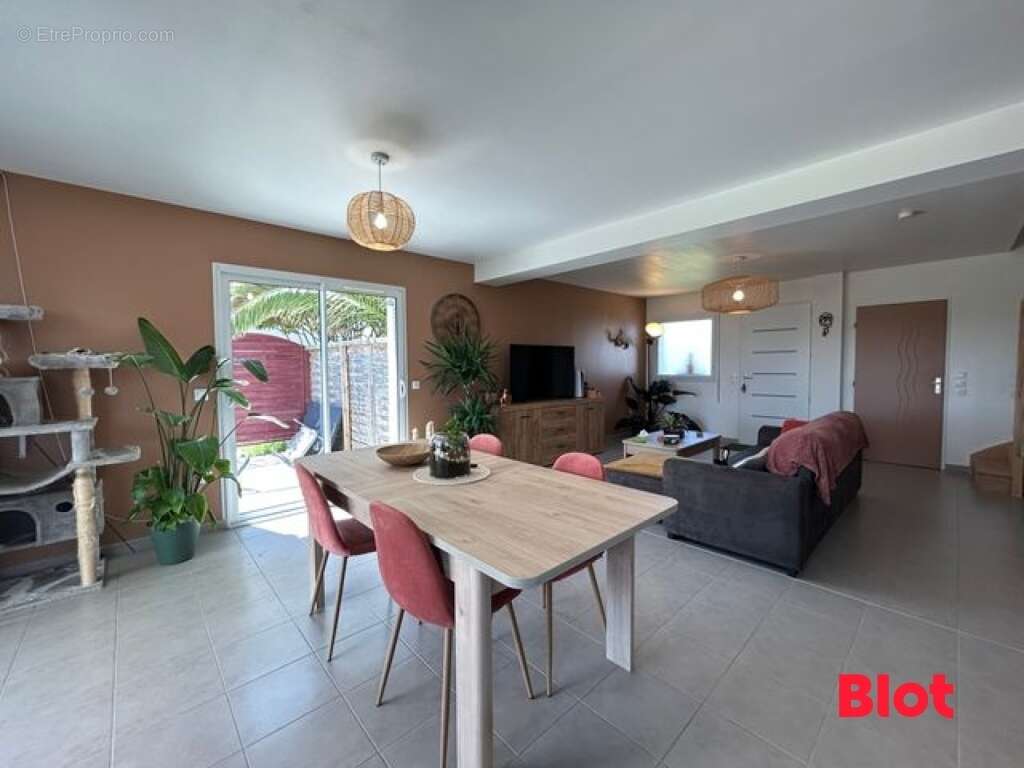 Maison à SAINT-GUINOUX