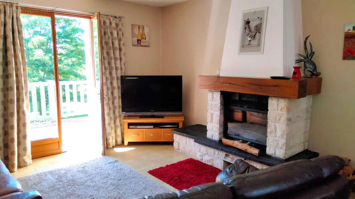 SALON - Maison à PRESSAC