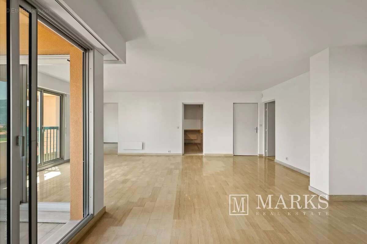 Appartement spacieux de trois chambres avec vue mer - photo 8