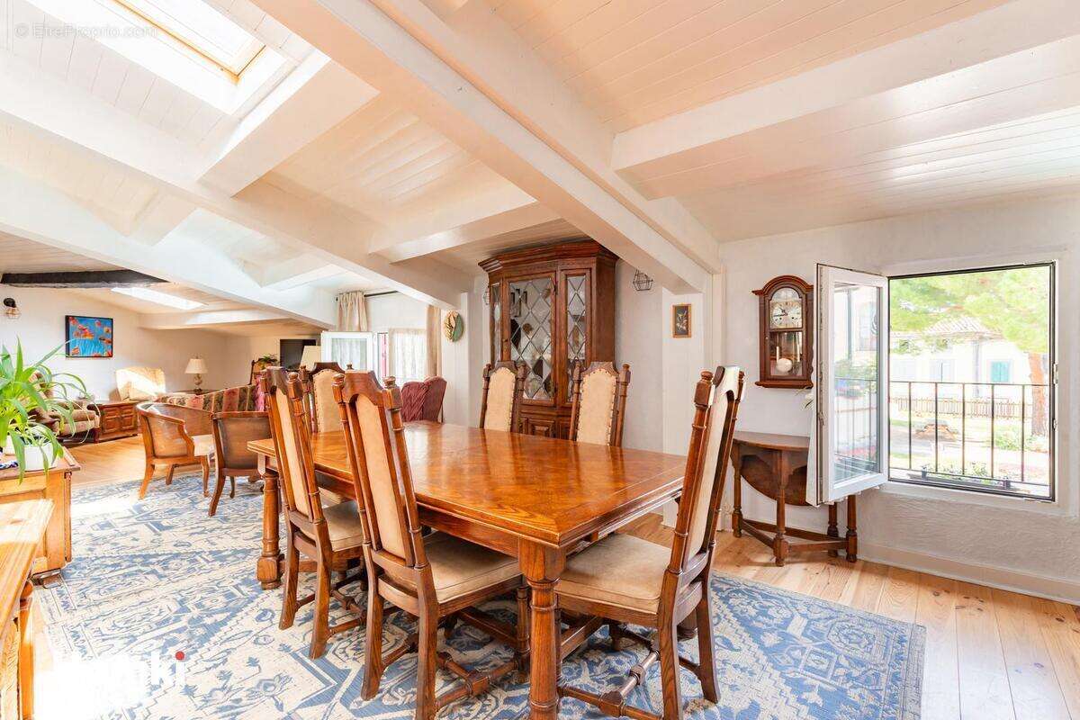 Maison à VILLENEUVE-LES-MONTREAL