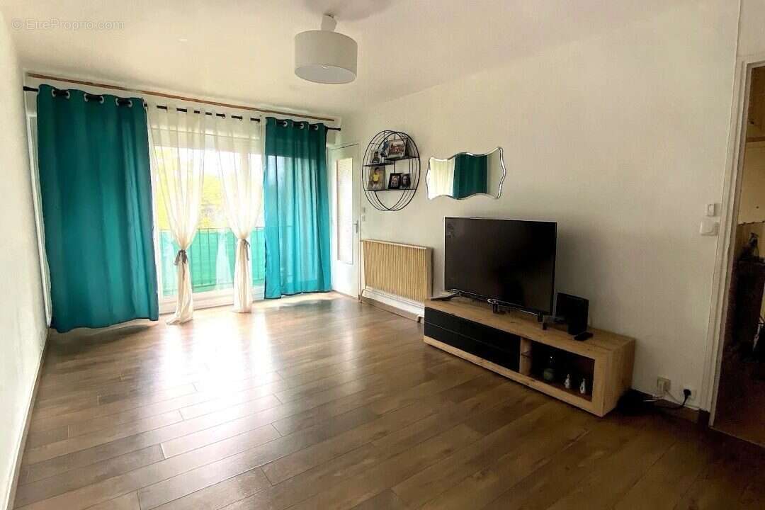 Appartement 67 m² à Saint-Jean-De-La-Ruelle  - photo 3