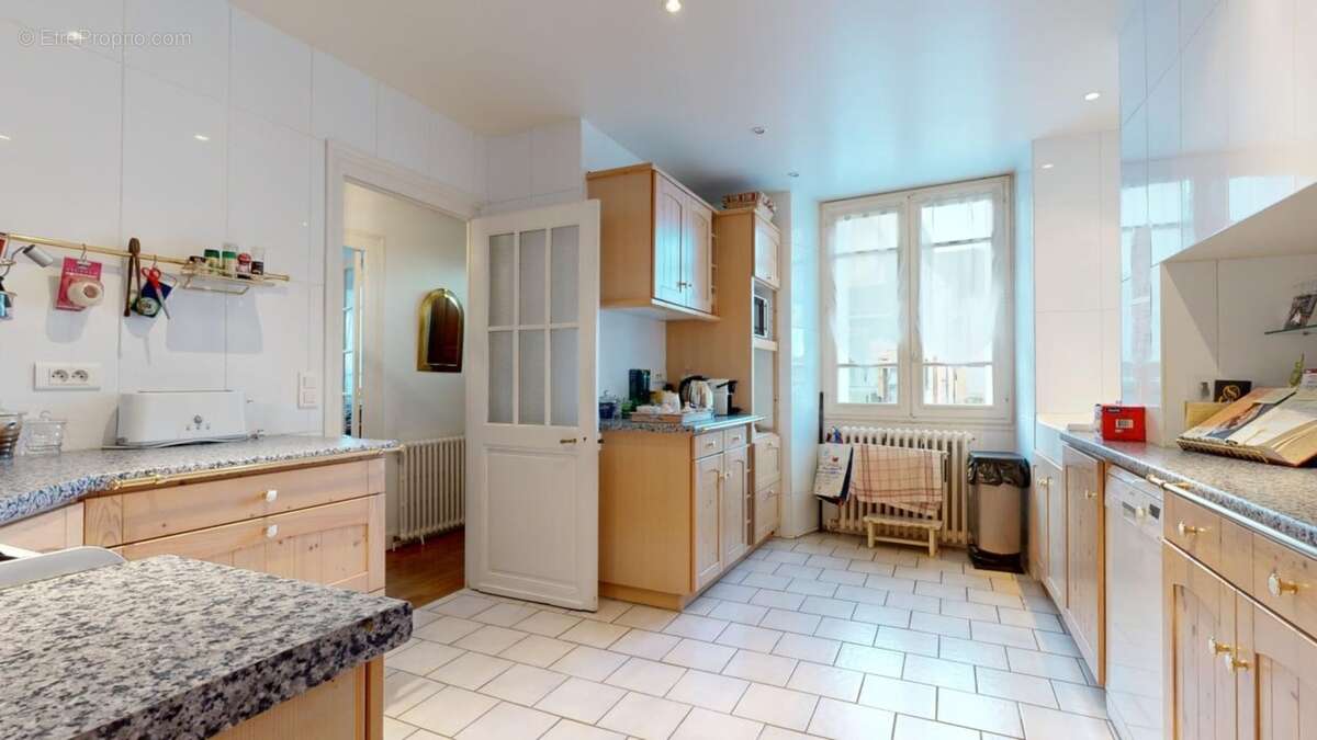 Cuisine rdc - Maison à SIORAC-EN-PERIGORD