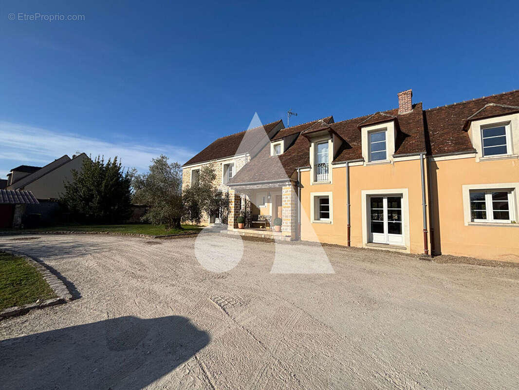 Maison Marles En Brie 14 pièce(s) 430 m2 - photo 2
