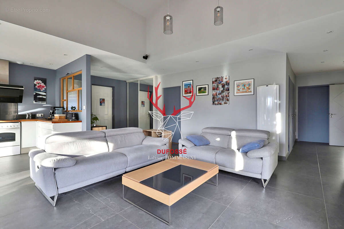 Maison à LA TOUR-DE-SALVAGNY