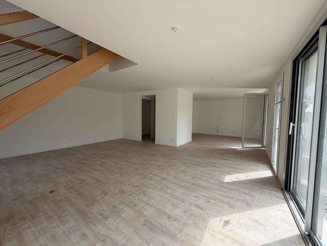 Maison  de 150.35 m2 Les Ponts De Ce à aménager avec jardin clos - photo 3