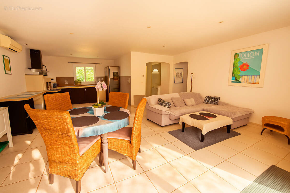 Maison à SOLLIES-TOUCAS