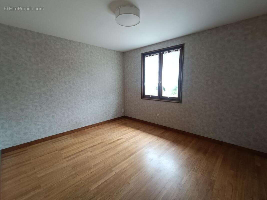 Maison à SAINT-BONNET-LE-TRONCY