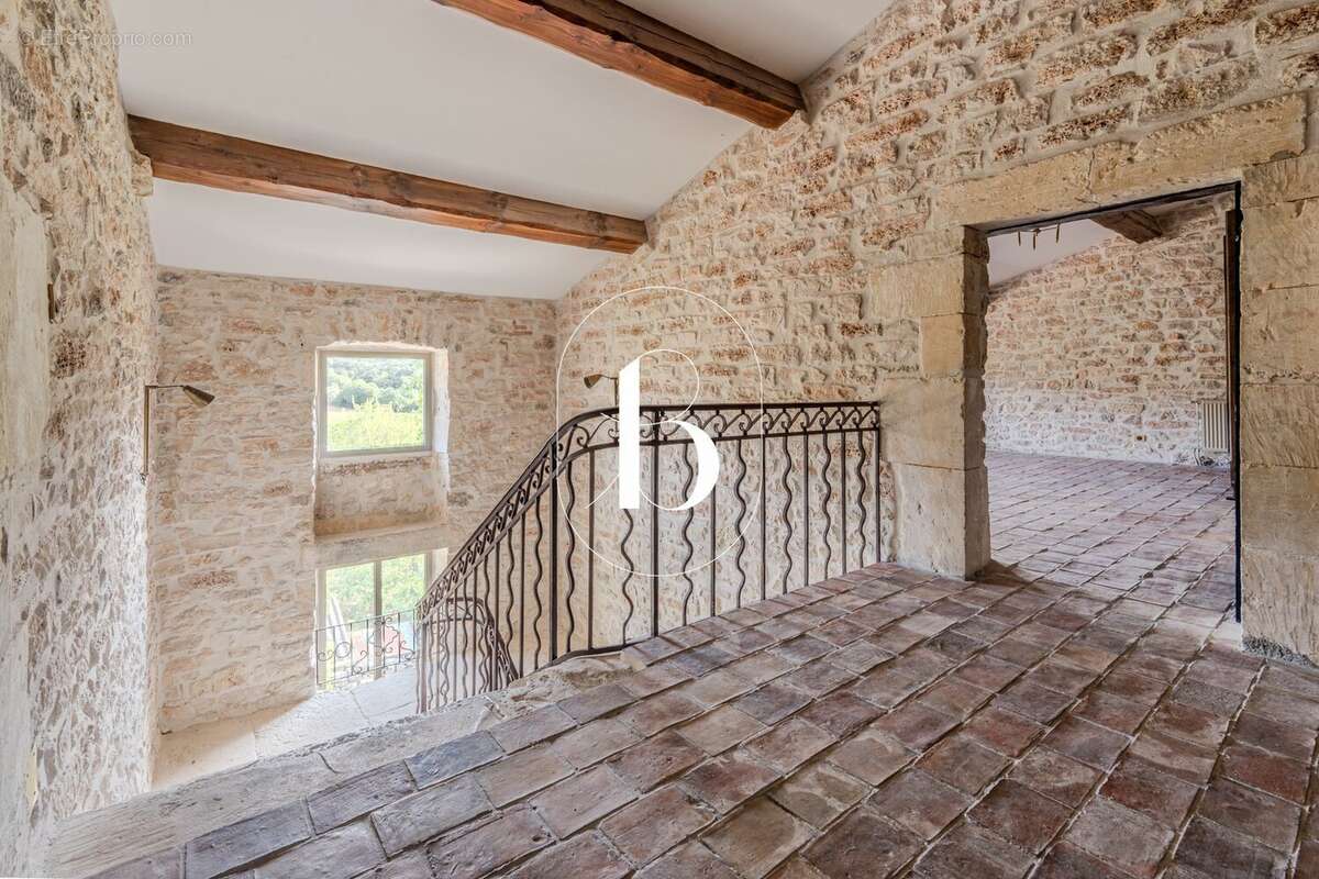 Maison 950 m² à Goudargues  - photo 26