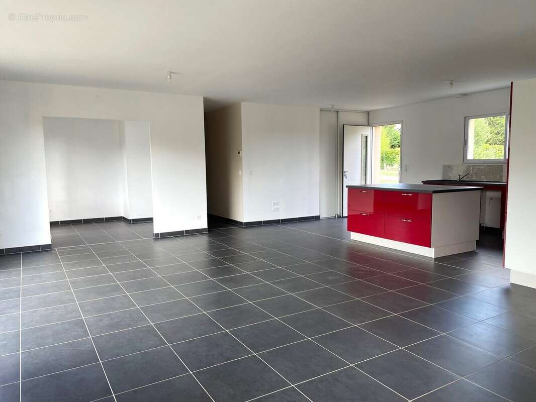 Maison 110 m² à Targon  - photo 2