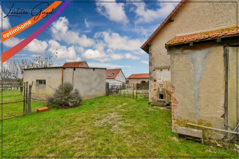 Maison à rénover avec atelier, grange et dépendances – Chemilly (03) - photo 5