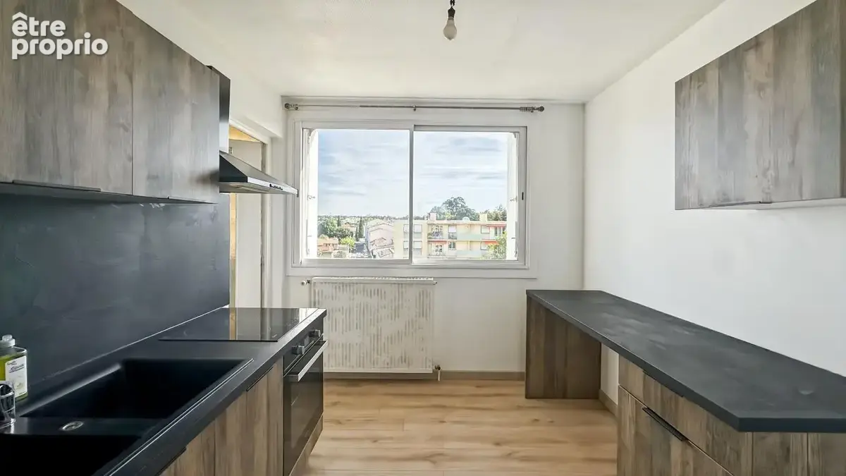 Valence - T4 de 75 m² - balcon - cave - cellier - place de parking privative - photo 6
