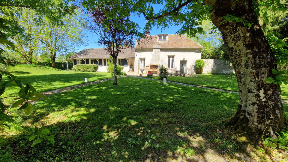 NOZAY - Propriété exceptionnelle et rare de 7 et 8 pièces de 248 m² habitable sur terrain clos de 2144 m² + dépendances de 80 m² - photo 3