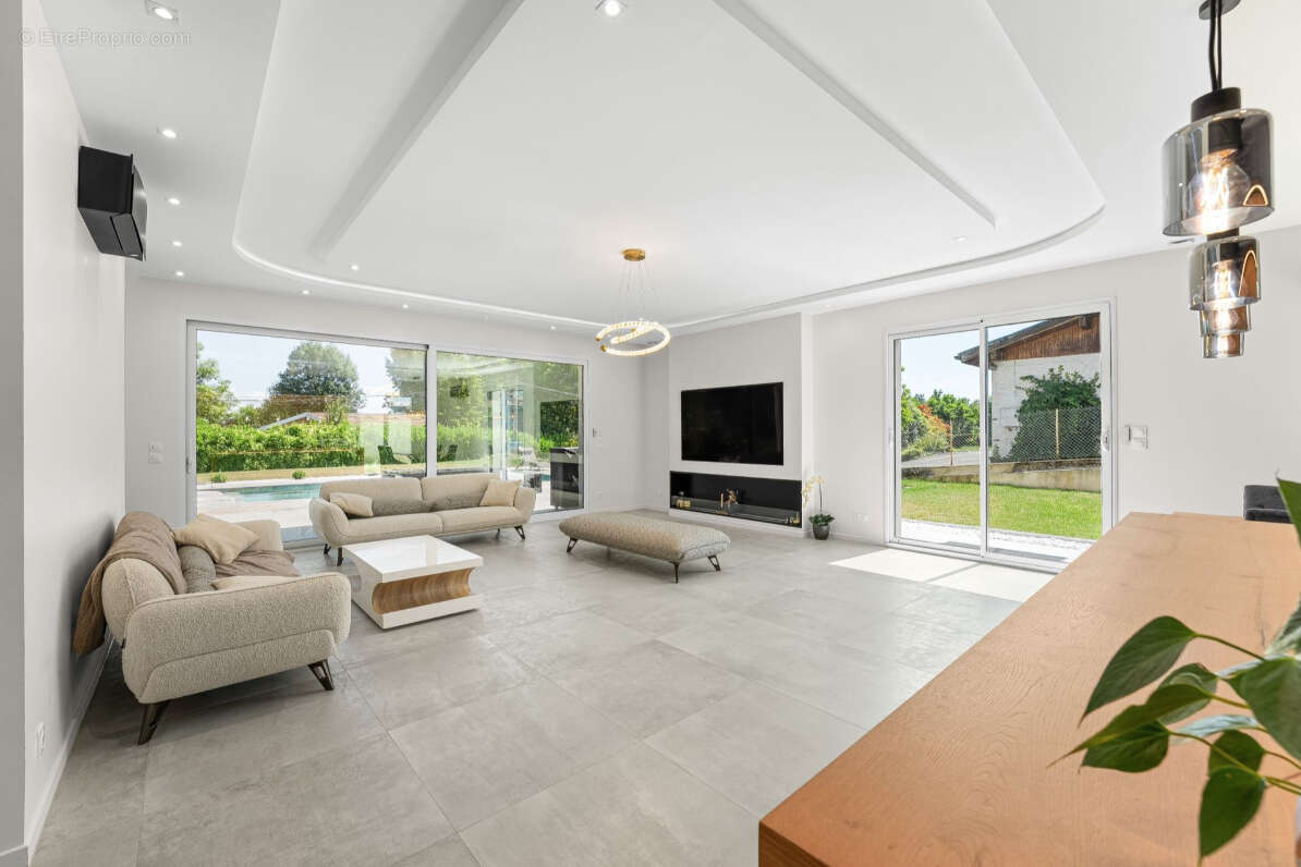 Maison à DIVONNE-LES-BAINS